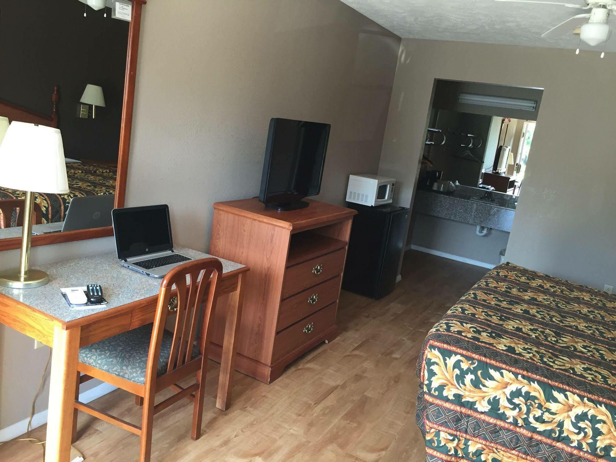 Deerfield Inn New Johnsonville ภายนอก รูปภาพ